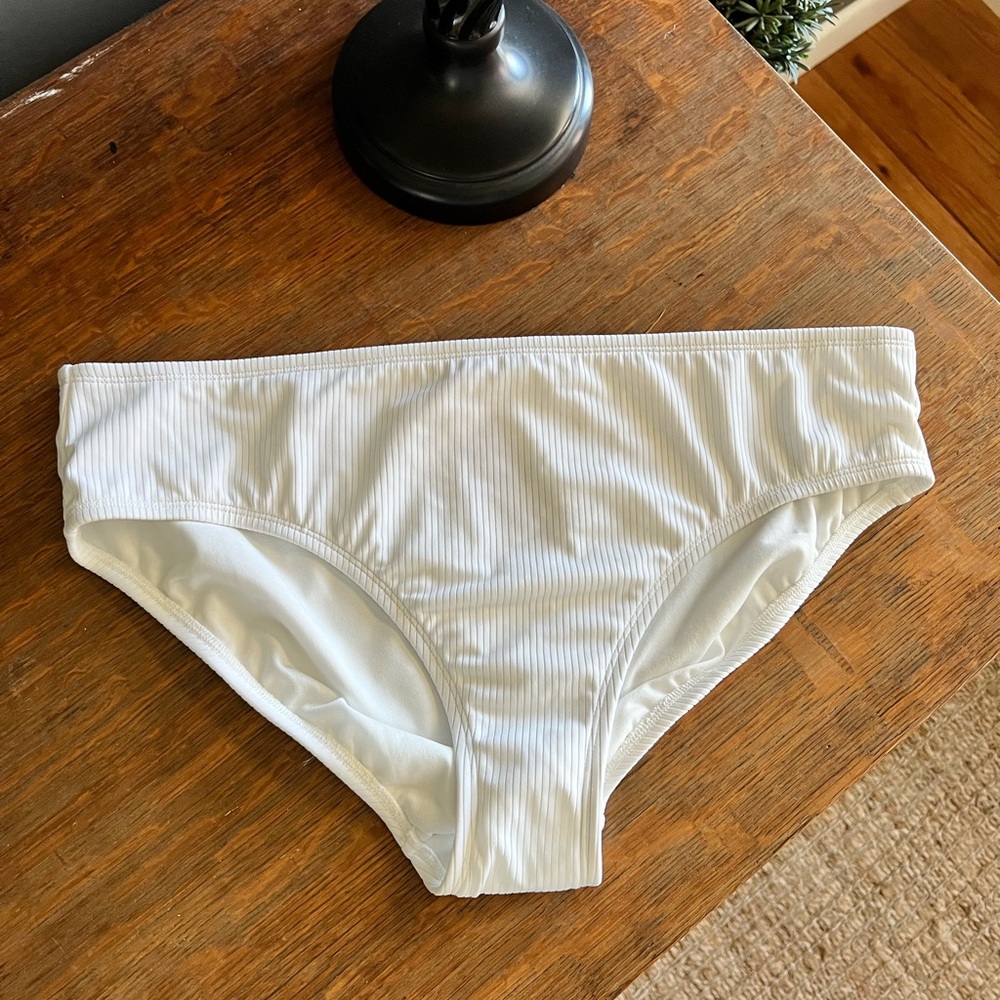 Xhilaration Women’s White Ribbed Cheeky Swim Bottoms. Size X. NWT